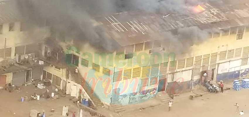 Yaoundé : une dizaine de boutiques en fumée Yaoundé : une dizaine de boutiques en fumée