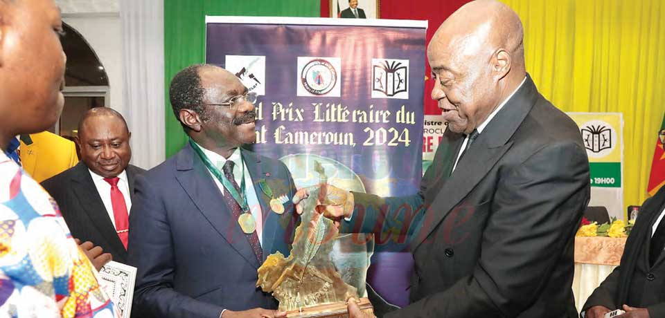 Grand Prix littéraire du Mont Cameroun 2024: Narcisse Mouelle Kombi II au sommet Grand Prix littéraire du Mont Cameroun 2024: Narcisse Mouelle Kombi II au sommet