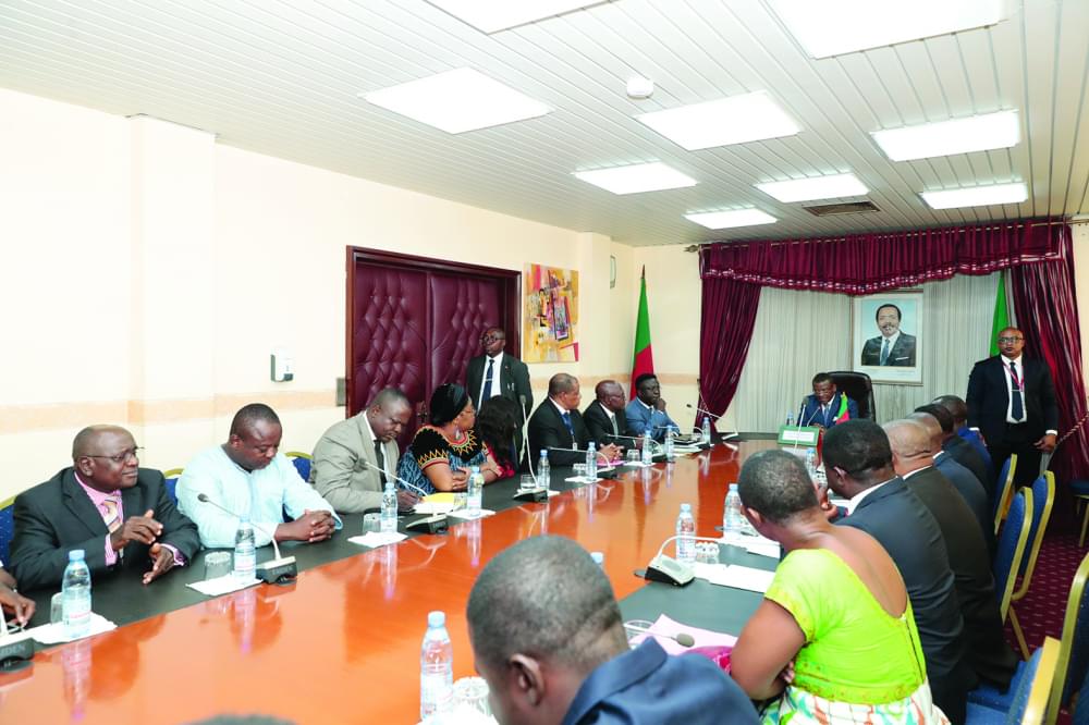 PM Dion Ngute with members of the delegations of peace groups.