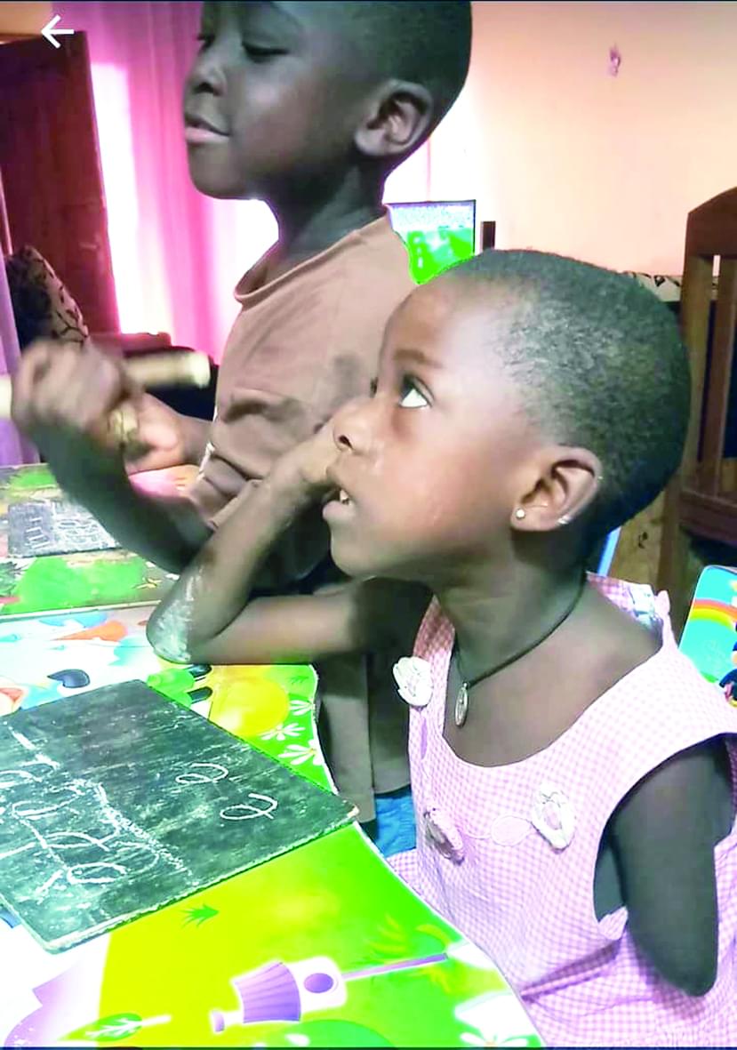 Affaire de la petite : Alima Son bienfaiteur l’a adoptée Affaire de la petite : Alima Son bienfaiteur l’a adoptée