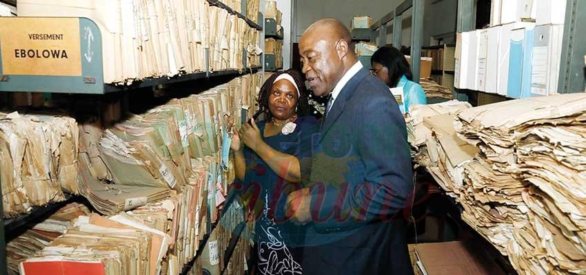 Une visite guidée au siège des Archives nationales à Yaoundé.