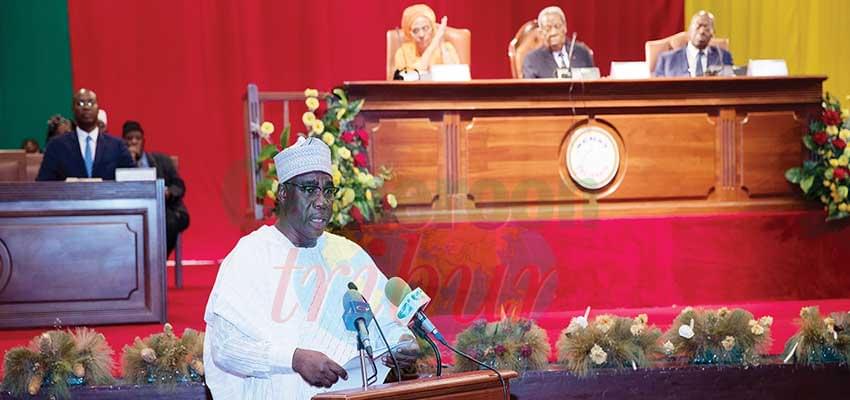 Minister Yaouba Abdoulaye giving reasons to finance committee members of the amendments.