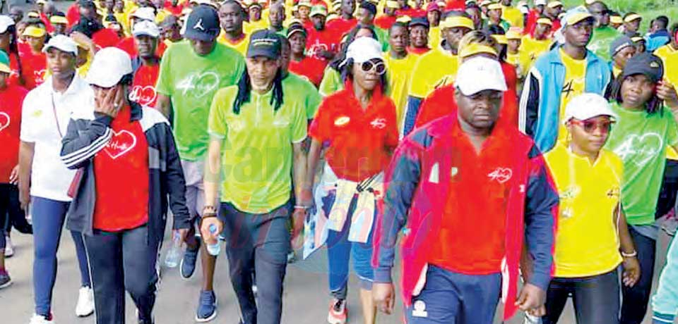 Rigobert Song et les populations de Kribi mettent les maladies cardiovasculaires en danger.