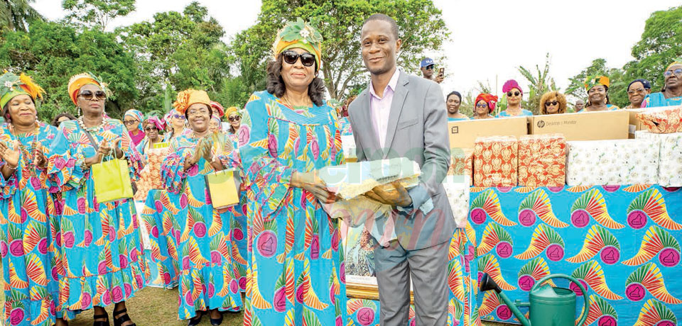 The charitable association of the First Lady offered diverse gifts to rural women, schools and health centres in the Mvila Division, yesterday March 6, 2025. The charitable association of the First Lady offered diverse gifts to rural women, schools and health centres in the Mvila Division, yesterday March 6, 2025.
