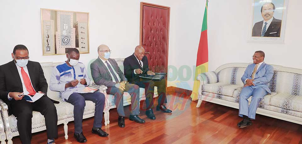 Prime Minister Dion Ngute receiving the UNESCO delegation.