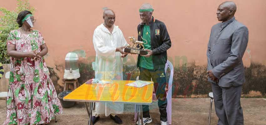 Football : les anciens lions  célèbrent Paul Nlend