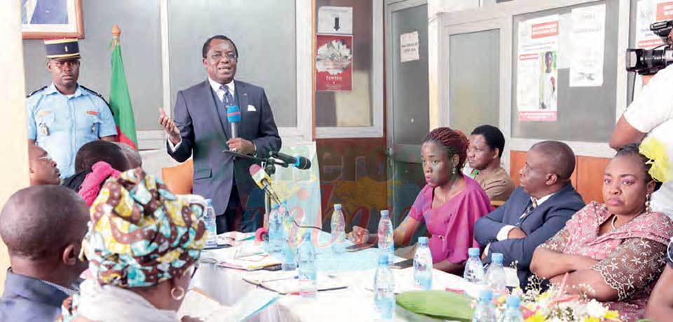 Le ministre de l’Education de base, Laurent Serge Etoundi Ngoa a fait une descente dans cet arrondissement vendredi dernier pour mesurer l’ampleur de ce problème foncier. Le ministre de l’Education de base, Laurent Serge Etoundi Ngoa a fait une descente dans cet arrondissement vendredi dernier pour mesurer l’ampleur de ce problème foncier.
