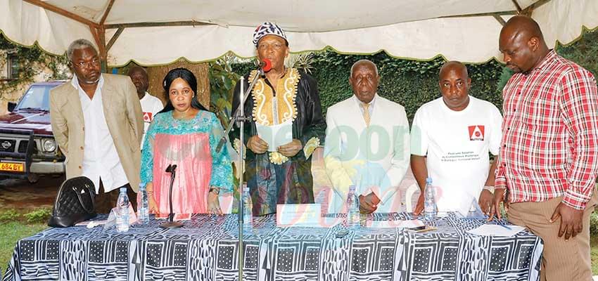 Party officials recounting the achievements of martyrs. Party officials recounting the achievements of martyrs.