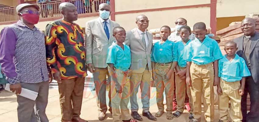 PSS Bafut : President Assists Students of Burnt Dormitories