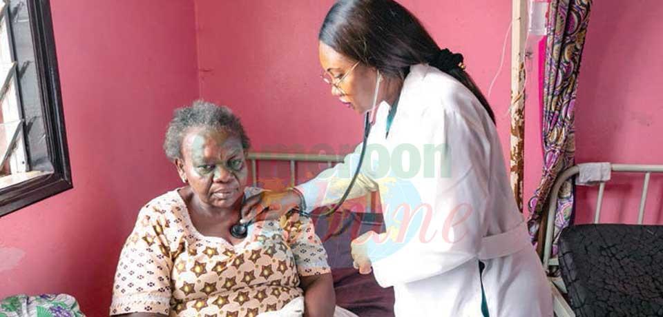 Diabétique, Mama Jacqueline est aux petits soins depuis son hospitalisation le 21 janvier dernier.