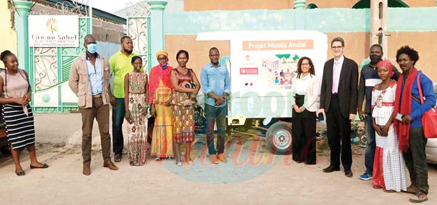 A l’initiative de l’association « Lire au Sahel » et de ses partenaires, des tricycles chargés de livres sillonnent les artères de la ville.
