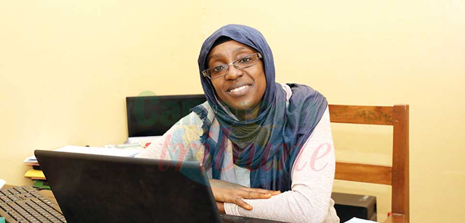 Nafissa Yougang Tame, directrice générale de l’Organisation des femmes pour l’Islam sans frontière et directrice du Centre de formation Ombrage des jeunes filles musulmanes. Nafissa Yougang Tame, directrice générale de l’Organisation des femmes pour l’Islam sans frontière et directrice du Centre de formation Ombrage des jeunes filles musulmanes.
