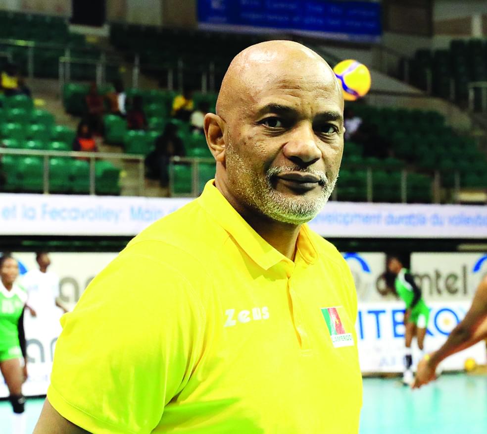 Jean-René Akono, entraîneur de la sélection nationale féminine de volley-ball.