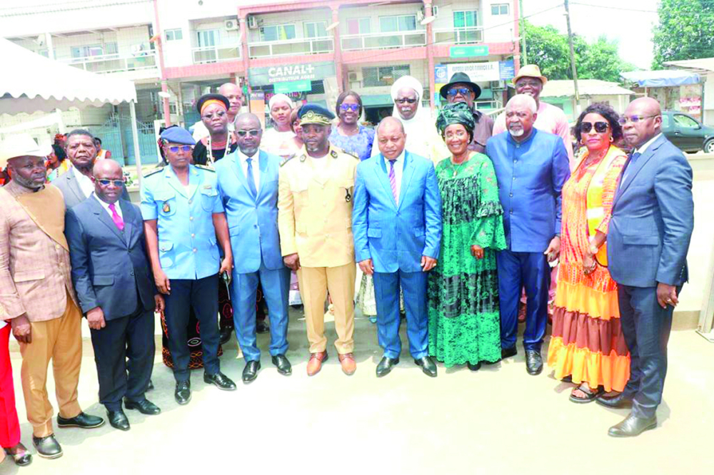 Les membres du comité de coordination de Douala V. Les membres du comité de coordination de Douala V.