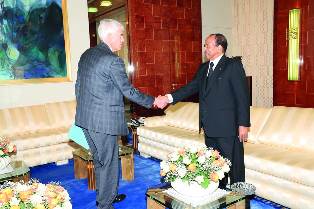 L’ambassadeur des Etats-Unis d’Amérique accueilli hier au Palais de l’Unité par le président de la République. L’ambassadeur des Etats-Unis d’Amérique accueilli hier au Palais de l’Unité par le président de la République.