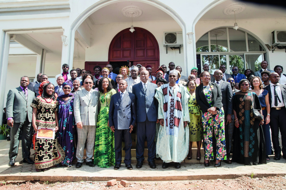 Hemley Boum, Osvalde Lewat et Stacey Fru ont été élevées à la dignité de Chevalier de l’Ordre du mérite camerounais au nom du chef de l’Etat, hier à Yaoundé.