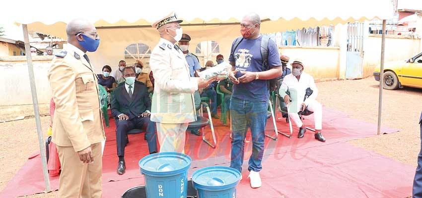 Mbankomo : le gouverneur a coordonné la distribution
