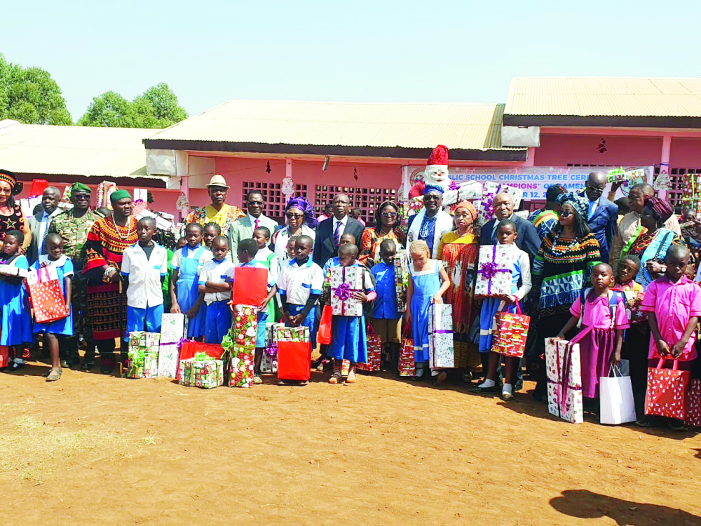 Bamenda : Chantal Biya Offers Christmas Gifts Bamenda : Chantal Biya Offers Christmas Gifts