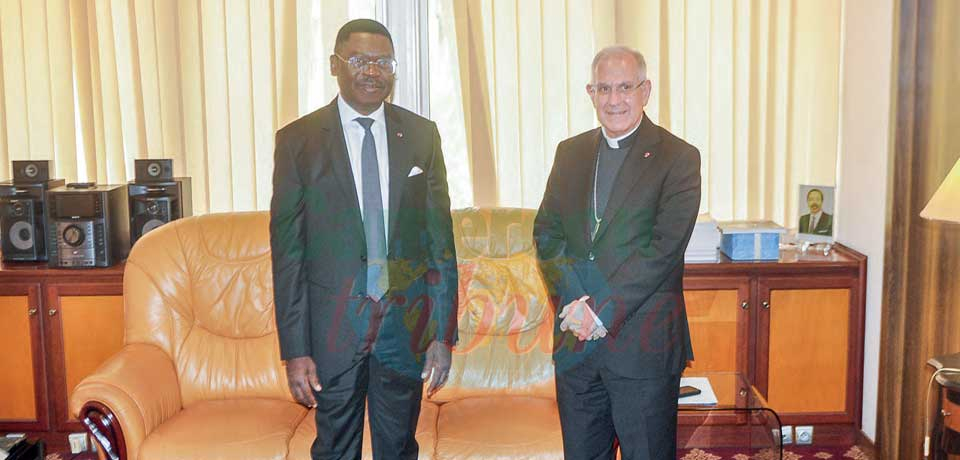 Au nom du chef de l’Etat, le ministre d’Etat, secrétaire général de la présidence de la République, Ferdinand Ngoh Ngoh, a reçu en audience hier Monseigneur Julio Murat, arrivé en fin de séjour.