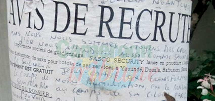 Yaoundé: Ces affiches qui salissent les édifices Yaoundé: Ces affiches qui salissent les édifices