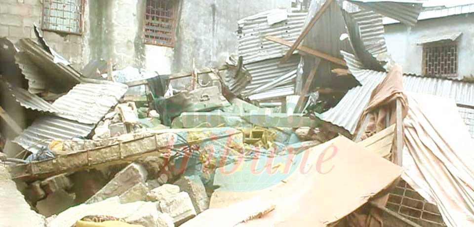 Douala : 3 morts dans l’effondrement d’un immeuble Douala : 3 morts dans l’effondrement d’un immeuble