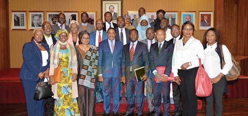 La délégation en compagnie de l’ambassadeur du Cameroun et de quelques participants.