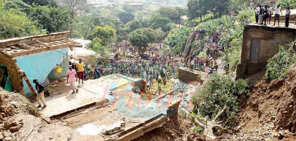 Glissement de terrain : une trentaine de morts à Mbankolo Glissement de terrain : une trentaine de morts à Mbankolo