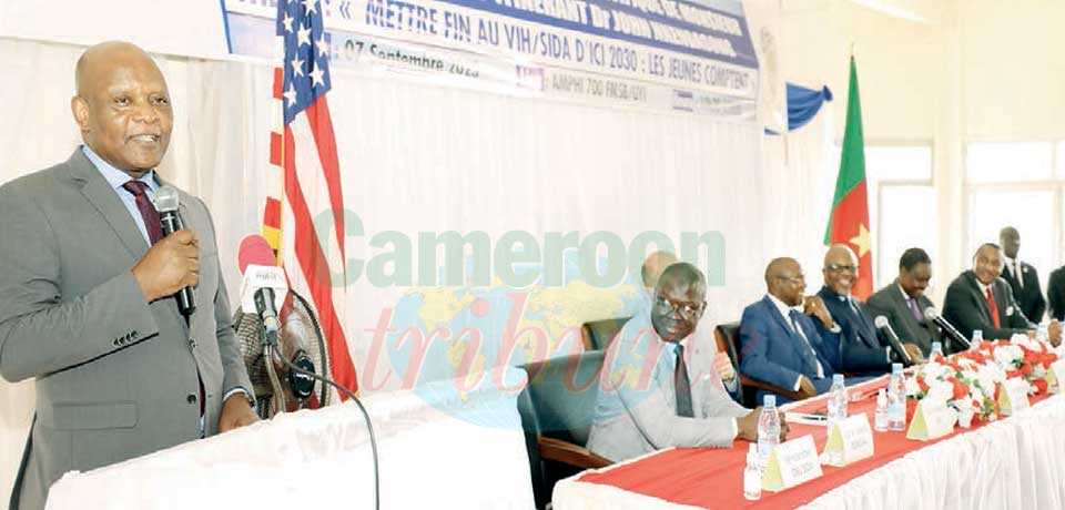 Hier à Yaoundé, le Dr John Nkengasong, coordonnateur du Plan d’urgence présidentiel des Etats-Unis pour la lutte contre le sida a donné une leçon inaugurale dans cette l’école qui l’a formé. Hier à Yaoundé, le Dr John Nkengasong, coordonnateur du Plan d’urgence présidentiel des Etats-Unis pour la lutte contre le sida a donné une leçon inaugurale dans cette l’école qui l’a formé.
