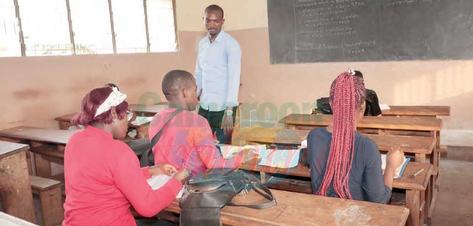 Les élèves de la classe de Terminale D en plein cours. Les élèves de la classe de Terminale D en plein cours.