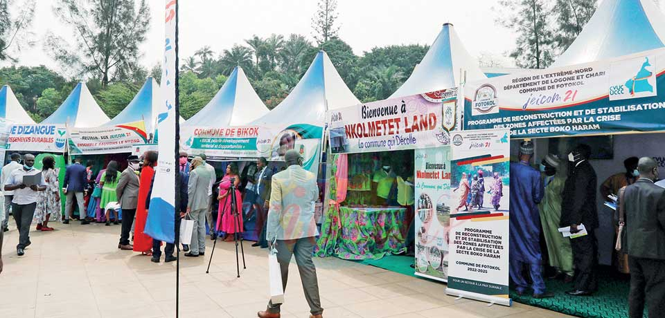 Au moment où la 2e édition des Journées économiques internationales des communes s’ouvre à Yaoundé, l’intérêt pour les collectivités locales et les populations au sortir de ces grandes messes reste questionnable. Au moment où la 2e édition des Journées économiques internationales des communes s’ouvre à Yaoundé, l’intérêt pour les collectivités locales et les populations au sortir de ces grandes messes reste questionnable.