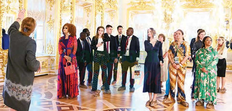 Visite : Chantal Biya dans l’univers des tsars