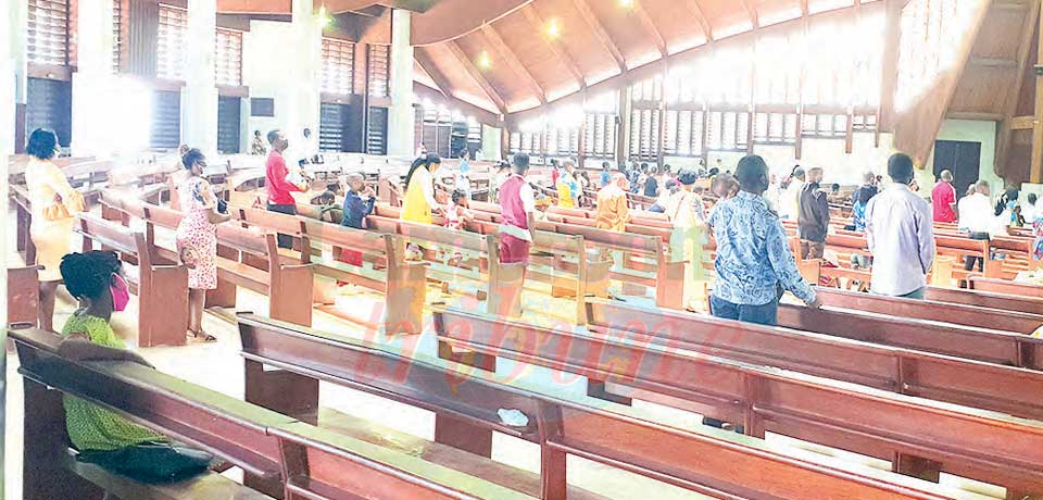 Worshiping is taking place with respect to the barrier measures against Covid-19. Worshiping is taking place with respect to the barrier measures against Covid-19.