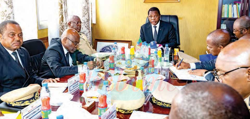 En présidant hier à Bafoussam, sur instruction du président de la République, une réunion d'évaluation de la situation à la veille des importantes échéances annoncées, le Minat, Atanga Nji Paul, a invité les autorités administratives et responsables des En présidant hier à Bafoussam, sur instruction du président de la République, une réunion d'évaluation de la situation à la veille des importantes échéances annoncées, le Minat, Atanga Nji Paul, a invité les autorités administratives et responsables des