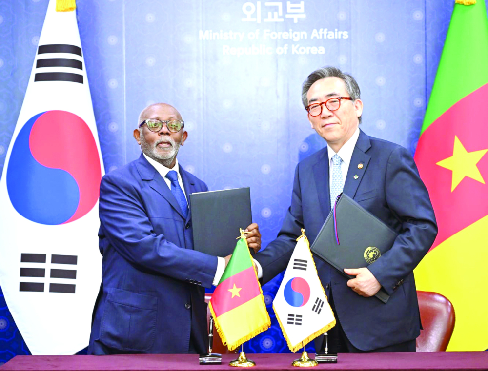 Echanges de parapheurs entre Lejeune Mbella Mbella et son homologue sud-coréen.