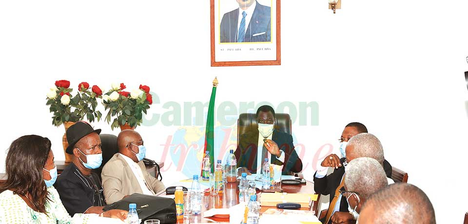 Engelbert Mfomo Zanga (Galaxy FM) et Saint Clément Omgba (Satellite FM) ont été interdits d’activité par le Conseil national de la communication, le 2 septembre dernier à Yaoundé. Engelbert Mfomo Zanga (Galaxy FM) et Saint Clément Omgba (Satellite FM) ont été interdits d’activité par le Conseil national de la communication, le 2 septembre dernier à Yaoundé.
