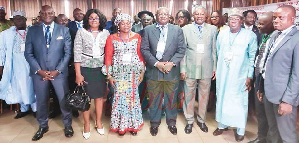 Les assises y relatives présidées mercredi dernier à Yaoundé par le Pr. Wilfred Nyongbet Gabsa, secrétaire général du ministère de l’Enseignement supérieur. Les assises y relatives présidées mercredi dernier à Yaoundé par le Pr. Wilfred Nyongbet Gabsa, secrétaire général du ministère de l’Enseignement supérieur.