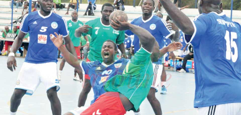 Handball : Favourites Maintain Lead