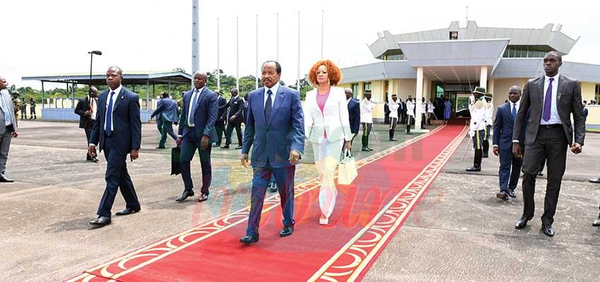 Le couple présidentiel en route pour l'Europe.