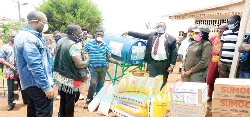 Bafoussam : des vivres distribuées aux populations Bafoussam : des vivres distribuées aux populations