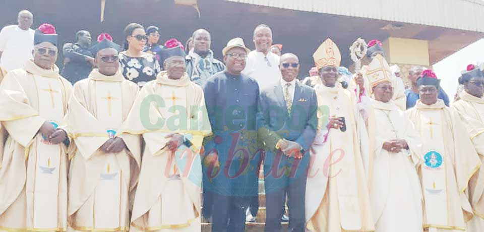 Bamenda Archdiocese : Five Monsignors Take Office