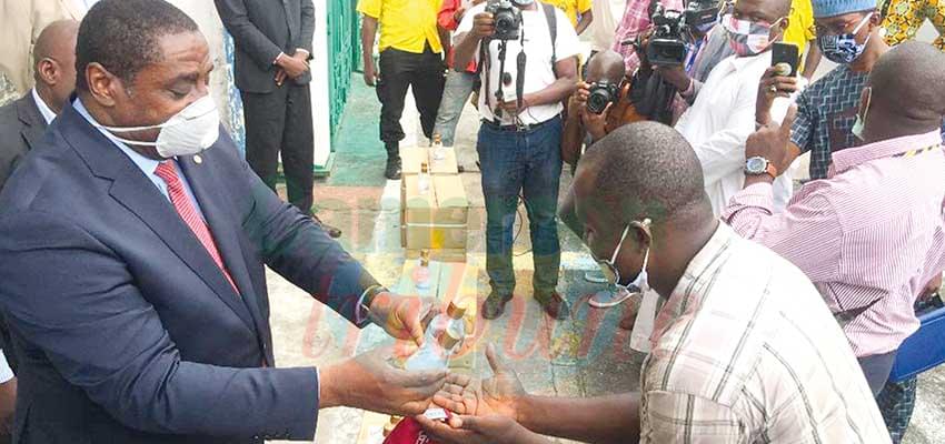 Douala : du gel hydro-alcoolique pour les transporteurs Douala : du gel hydro-alcoolique pour les transporteurs
