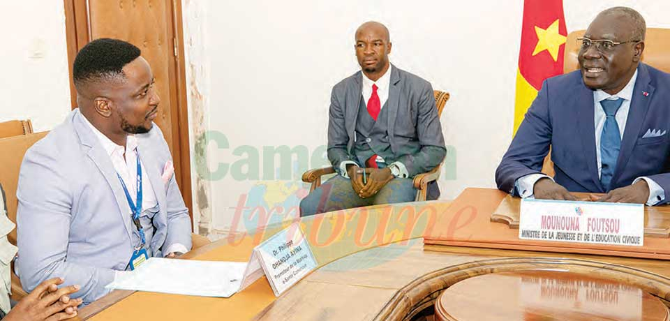 Promoteur de la start-up E-santé Cameroun le Dr Philippe Ohandja Ayina a été reçu en audience hier par le Mounouna Foutsou. Promoteur de la start-up E-santé Cameroun le Dr Philippe Ohandja Ayina a été reçu en audience hier par le Mounouna Foutsou.