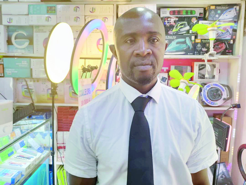 Narcisse Tinkeu Nguimgou, entraîneur de football, enseignant-chercheur.