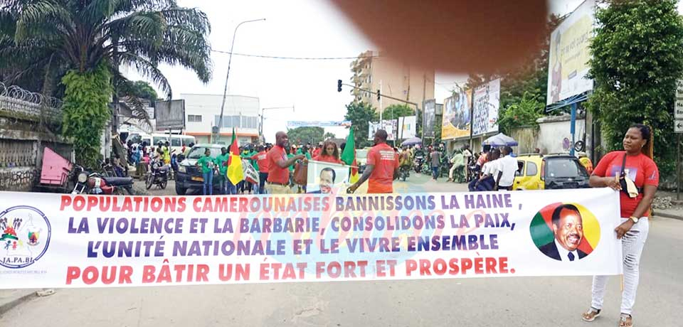 Soutien au chef de l’Etat : des jeunes se déploient à Douala