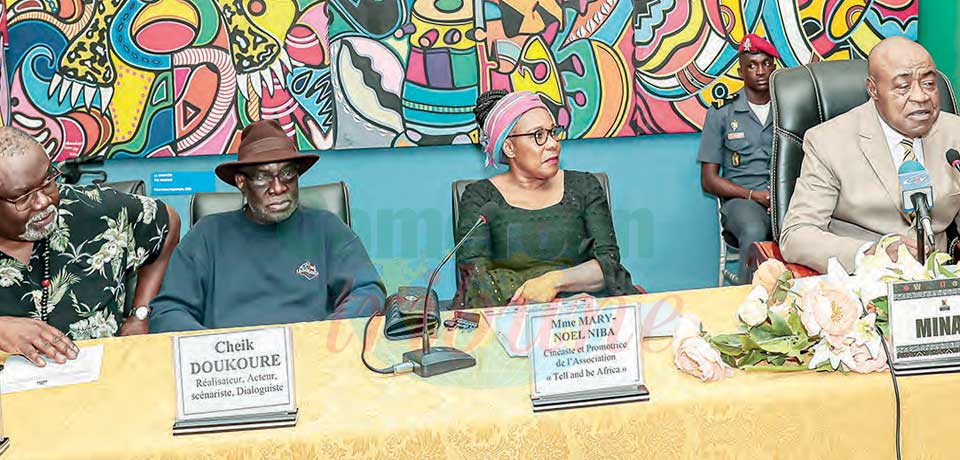Le Guinéen Cheik Doukoure et le Canadien Maka Kotto se sont entretenus hier à Yaoundé avec le ministre Bidoung Mkpatt. Le Guinéen Cheik Doukoure et le Canadien Maka Kotto se sont entretenus hier à Yaoundé avec le ministre Bidoung Mkpatt.