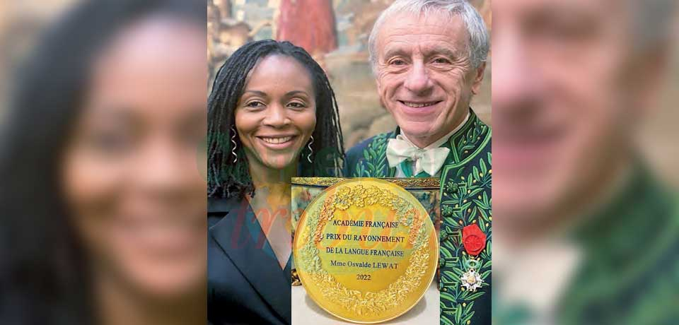 Prix du Rayonnement de la langue et de la littérature : Osvalde Lewat reçoit sa médaille