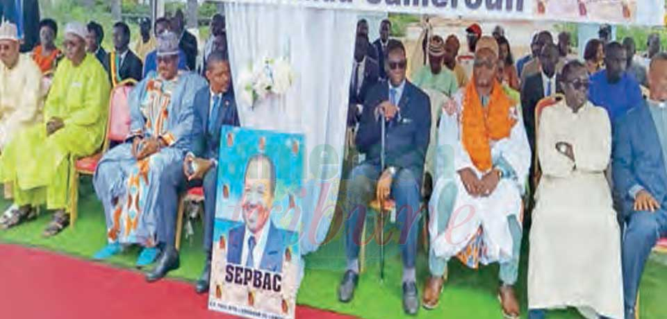 Hommage : des jeunes célèbrent Paul Biya