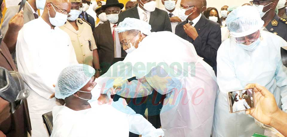 Covid-19 : le vaccin à Douala… Covid-19 : le vaccin à Douala…