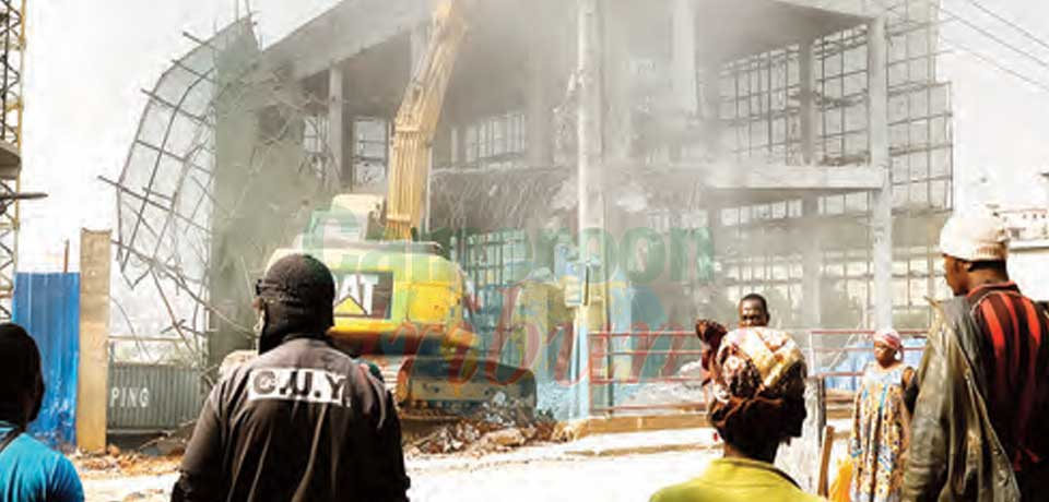 Construction anarchique : la mairie de Yaoundé démolit un immeuble