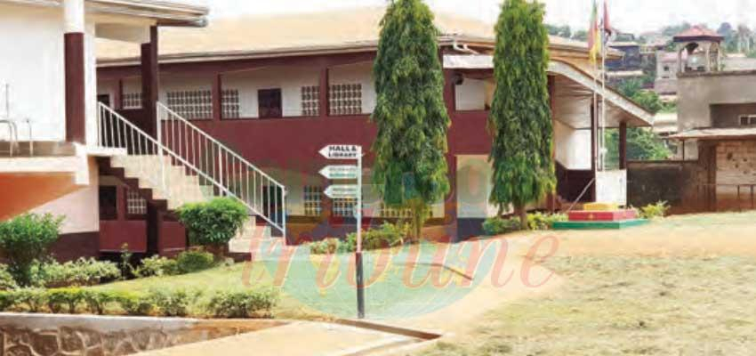Private Secondary Schools : Administrators Adjust Sitting Position Private Secondary Schools : Administrators Adjust Sitting Position